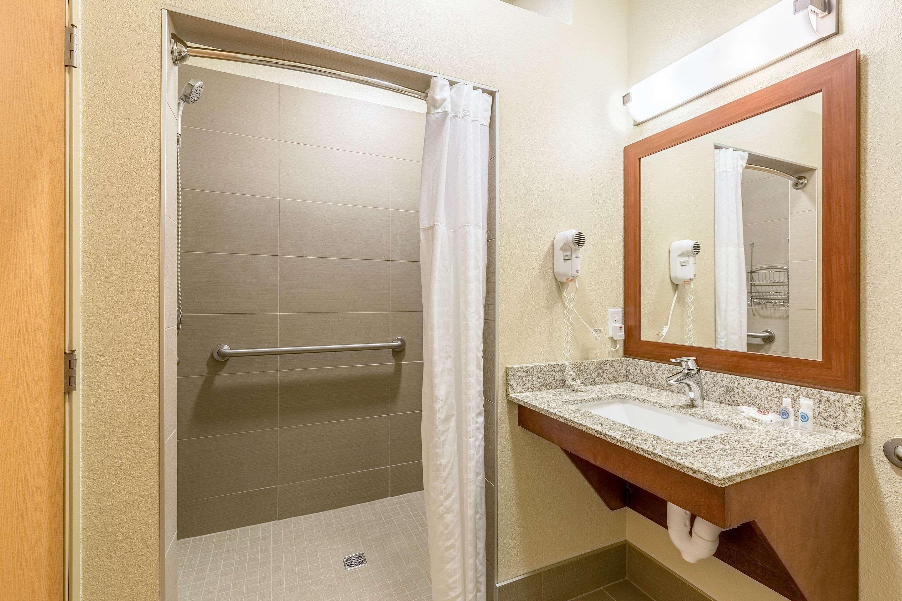 Comfort Suites Burlington Eksteriør billede